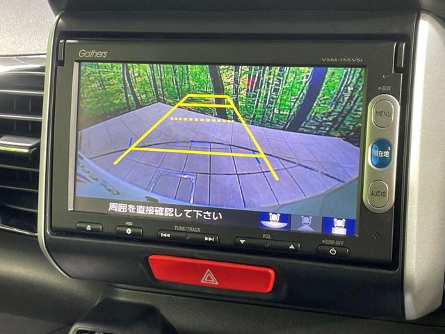 【バックカメラ】駐車時に後方がリアルタイム映像で確認できます。大型商業施設や立体駐車場での駐車時や、夜間のバック時に大活躍!運転スキルに関わらず、今や必須となった装備のひとつです!