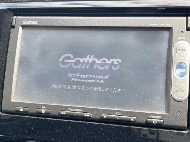 【純正ナビ】人気の純正ナビを装備しております。ナビの使いやすさはもちろん、オーディオ機能も充実!キャンプや旅行はもちろん、通勤や買い物など普段のドライブも楽しくなるはず♪