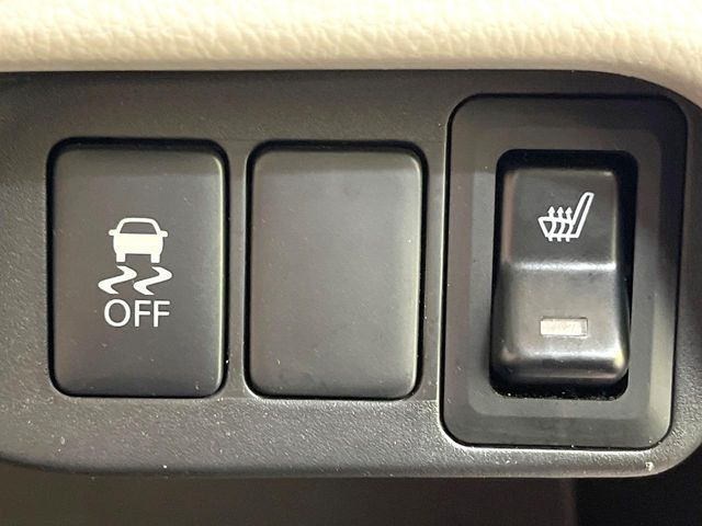 【シートヒーター】寒い日に重宝するシートヒーター!エアコンより早く温まってくれるので寒がりの人も安心ですね♪エアコンの温風は乾燥するから苦手、という方にもをおすすめです。