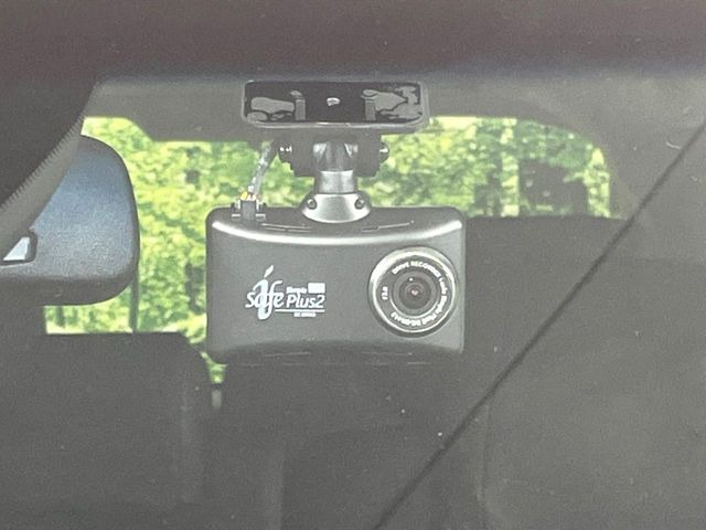 【ドライブレコーダー】ドライブレコーダー装備!走行中はもちろん、あおり運転や事故に遭遇した際、映像で記録し、万一のリスクに備えます。※記録用SDカードはお客様ご自身でご準備いただく必要があります。