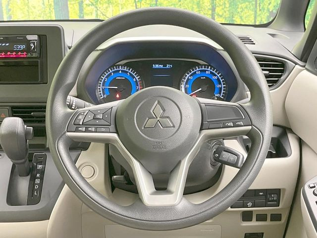 【ステアリングスイッチ】運転中、前方から目線をそらすことなく、オーディオ等の操作が可能な便利機能!安心&快適なドライブを演出してくれます♪