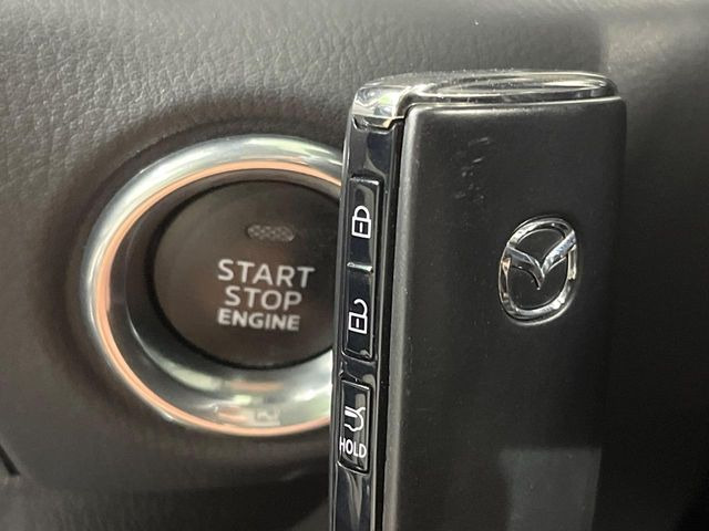 【キーレス】少し離れた場所からでもボタン一つでドアの開錠・施錠ができるのでとっても便利!ドアの鍵穴周りに傷をつけることもありません♪