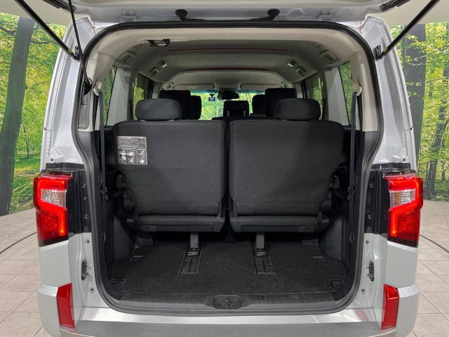 普段のお買い物や通勤、送迎等に十分な荷室スペースを確保しております。セカンドシートを倒すと、大きな荷物の積載も可能です♪