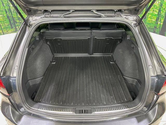 積み下ろしのしやすいデッキにはたっぷりと荷物を積み込んでいただけます。遊びから仕事まで、様々なシーンで頼れます♪