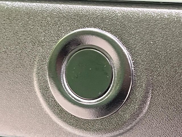 【クリアランスソナー】バンパーに付いたセンサーが障害物を検知!一定の距離に近づくとアラートで教えてくれます♪狭い駐車スペースや車庫入れ時も安心ですね☆