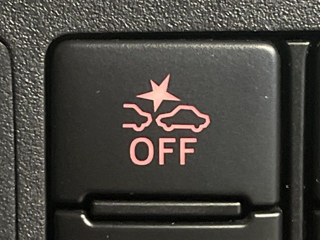 【誤発進抑制制御機能】駐車場でアクセルとブレーキを間違えてしまった際、ブレーキでサポート。うっかり事故の予防に役立ちます!