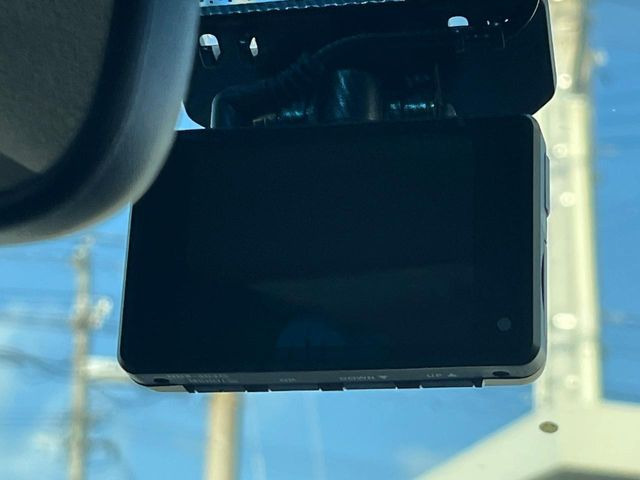 【ドライブレコーダー】ドライブレコーダー装備!走行中はもちろん、あおり運転や事故に遭遇した際、映像で記録し、万一のリスクに備えます。※記録用SDカードはお客様ご自身でご準備いただく必要があります。