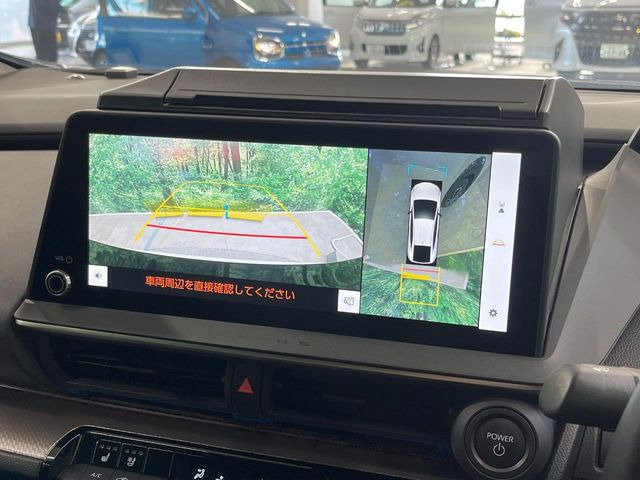 【パノラミックビューモニター】専用のカメラにより、上から見下ろしたような視点で360度クルマの周囲を確認することができます☆死角部分も確認しやすく、狭い場所での切り返しや駐車もスムーズに行えます。