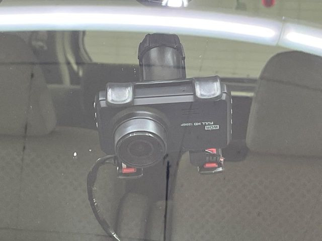 【ドライブレコーダー】ドライブレコーダー装備!走行中はもちろん、あおり運転や事故に遭遇した際、映像で記録し、万一のリスクに備えます。※記録用SDカードはお客様ご自身でご準備いただく必要があります。