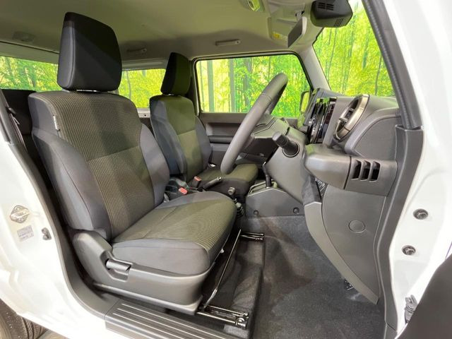 もちろん車内はキレイです♪よりクリーンな状態をキープしたいお客様には『ナノゾーンコート』がおすすめ!新型コロナウイルス対策や、除菌・消臭に効果を発揮し多くの方にご好評いただいております。