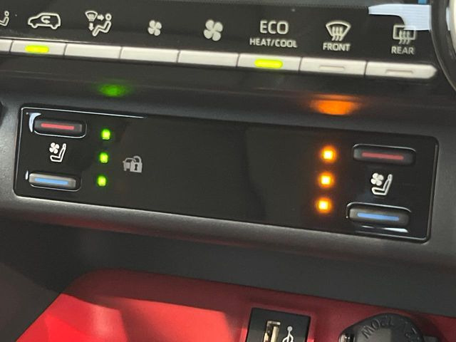 【シートヒーター&ベンチレーション】夏場は涼しい風でお尻や背中の熱やムレを防ぎ、冬はエアコンよりも早く温まってポカポカに!季節を問わず快適に過ごせます。