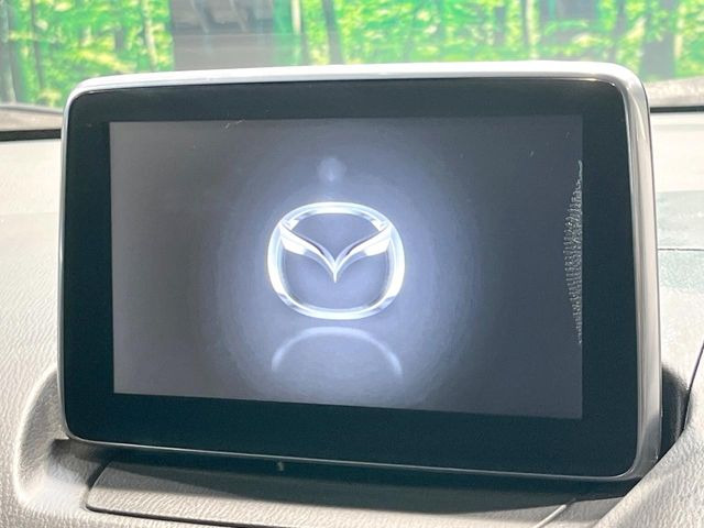 【純正ナビ】人気の純正ナビを装備しております。ナビの使いやすさはもちろん、オーディオ機能も充実!キャンプや旅行はもちろん、通勤や買い物など普段のドライブも楽しくなるはず♪