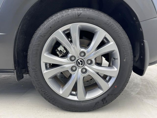 �y����18�C���`�A���~�z�C�[���z�O�ςɃ}�b�`���������A���~�z�C�[���𑕒����Ă���܂��B�e��ЊO�A���~�z�C�[����A�X�^�b�h���X�^�C�����戵�����Ă���܂��B���񂲑��k����������