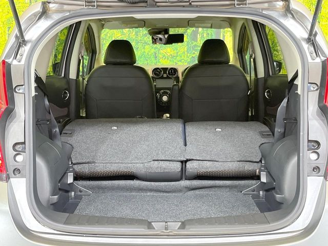 普段のお買い物や通勤、送迎等に十分な荷室スペースを確保しております。セカンドシートを倒すと、大きな荷物の積載も可能です♪