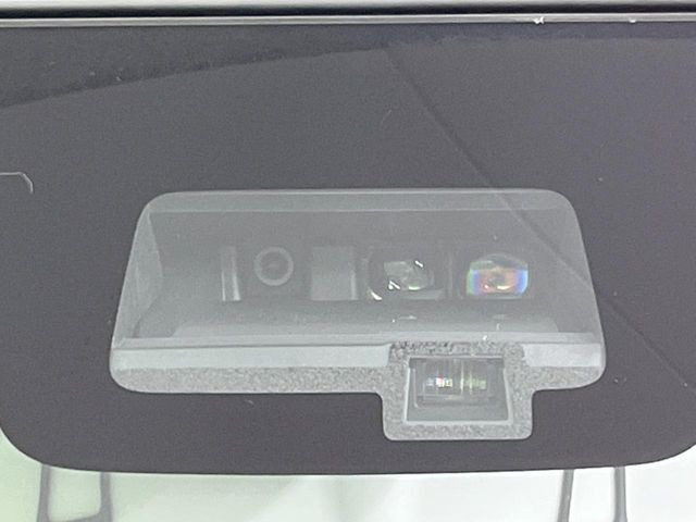 【スズキ セーフティサポート】走行中に前方の車両等を認識し、衝突しそうな時は警報とブレーキで衝突回避と被害軽減をアシスト。より安全にドライブをお楽しみいただけます。