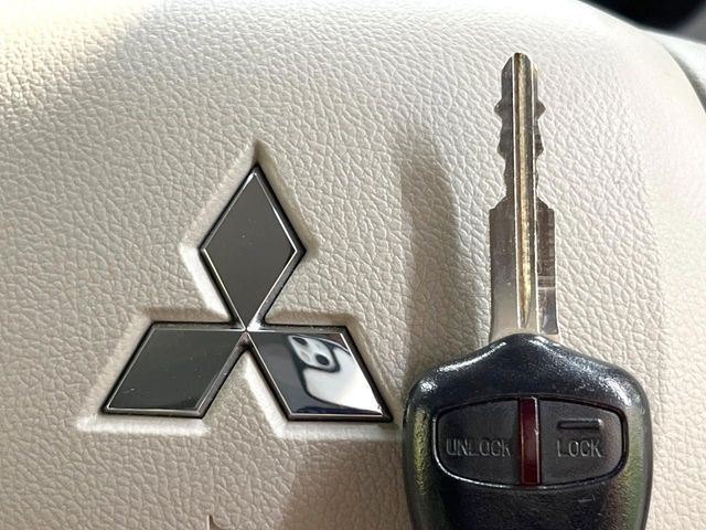 【キーレス】少し離れた場所からでもボタン一つでドアの開錠・施錠ができるのでとっても便利!ドアの鍵穴周りに傷をつけることもありません♪