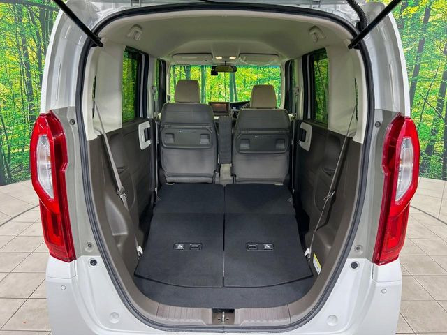 普段のお買い物や通勤、送迎等に十分な荷室スペースを確保しております。セカンドシートを倒すと、大きな荷物の積載も可能です♪