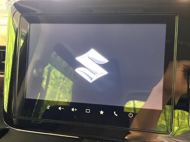【メーカー純正ナビ】インテリアに溶け込むスタイリッシュな「専用設計」メーカーナビを装備♪視認性や操作性など基本性能にも優れ、より上質なカーライフをお楽しみいただけます。