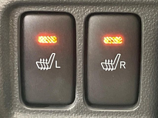 【シートヒーター】寒い日に重宝するシートヒーター!エアコンより早く温まってくれるので寒がりの人も安心ですね♪エアコンの温風は乾燥するから苦手、という方にもをおすすめです。