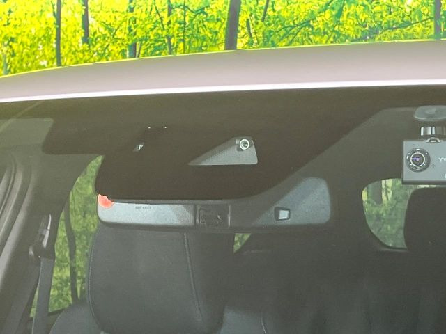 【スマートブレーキサポート】走行中に前方の車両等を認識し、衝突しそうな時は警報とブレーキで衝突回避と被害軽減をアシスト。より安全にドライブをお楽しみいただけます。