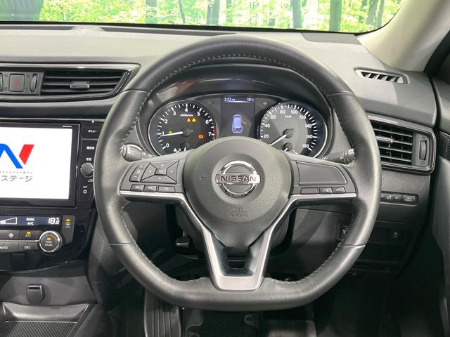 【ステアリングスイッチ】運転中、前方から目線をそらすことなく、オーディオ等の操作が可能な便利機能!安心&快適なドライブを演出してくれます♪