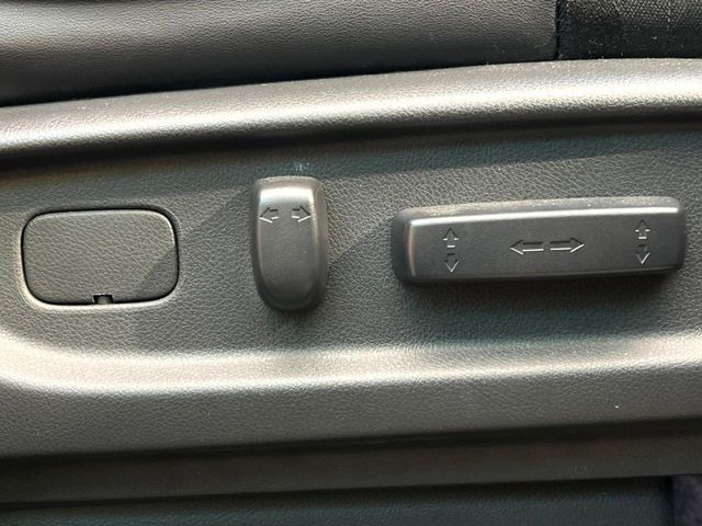 【パワーシート】スイッチ一つで簡単にシートの微調整が可能!電動だから力もいりません!快適なシートポジションにセットして、快適なドライブをお楽しみください。