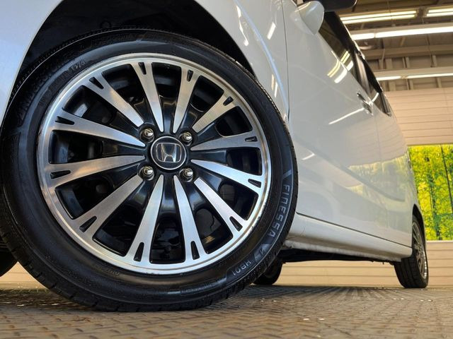 �y����15�C���`�A���~�z�C�[���z�O�ςɃ}�b�`���������A���~�z�C�[���𑕒����Ă���܂��B�e��ЊO�A���~�z�C�[����A�X�^�b�h���X�^�C�����戵�����Ă���܂��B���񂲑��k����������
