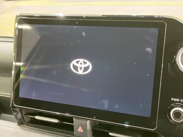【純正ナビ】人気の純正ナビを装備しております。ナビの使いやすさはもちろん、オーディオ機能も充実!キャンプや旅行はもちろん、通勤や買い物など普段のドライブも楽しくなるはず♪