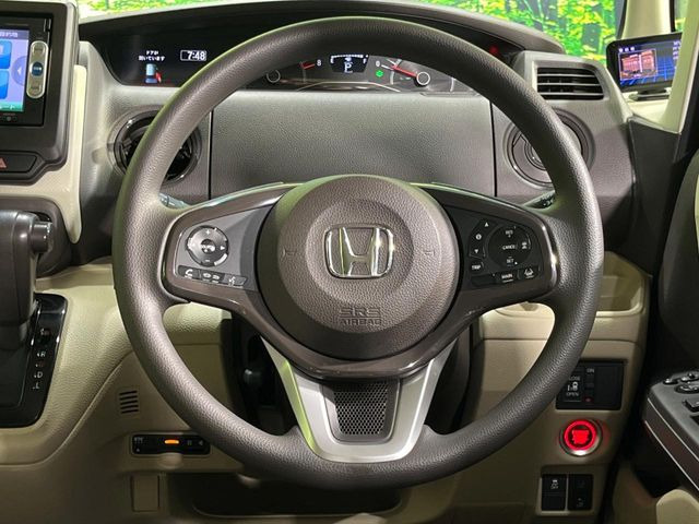 ステアリングも使用感が少なく、きれいな状態となっております♪