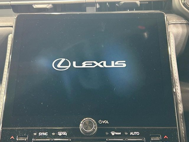 �y9.8�C���` �f�B�X�v���C�I�[�f�B�I�z���ʂ̃f�B�X�v���C��AppleCarPlay��AndroidAuto�����p�\�B�傫�ȉ�ʂŃX�}�z�i�r�A�v���������p���������܂���