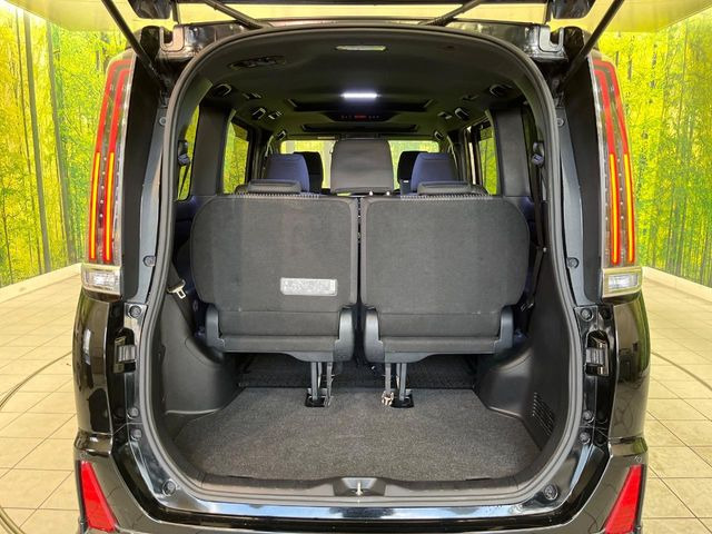 普段のお買い物や通勤、送迎等に十分な荷室スペースを確保しております。セカンドシートを倒すと、大きな荷物の積載も可能です♪