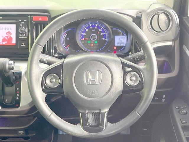 【ステアリングスイッチ】運転中、前方から目線をそらすことなく、オーディオ等の操作が可能な便利機能!安心&快適なドライブを演出してくれます♪