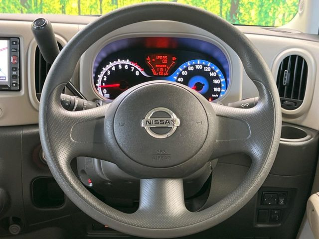 �C���e���A�ɍ��킹���f�U�C���̃X�e�A�����O�́A�^�]�������̂��Ƃ��l���A�^�]���₷���`��A�傫���ł��B�����x�A���ۂɐG���Ă��m���߂��������B