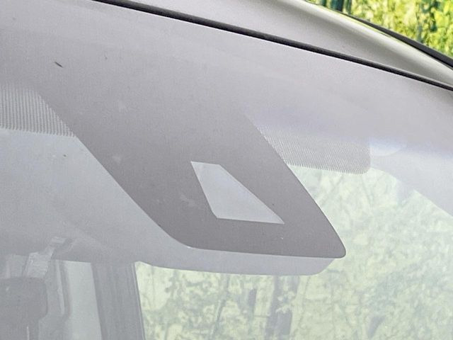 【トヨタセーフティセンス】走行中に前方の車両等を認識し、衝突しそうな時は警報とブレーキで衝突回避と被害軽減をアシスト。より安全にドライブをお楽しみいただけます。