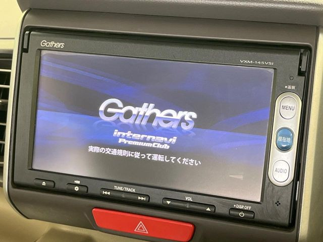 【純正ナビ】人気の純正ナビを装備しております。ナビの使いやすさはもちろん、オーディオ機能も充実!キャンプや旅行はもちろん、通勤や買い物など普段のドライブも楽しくなるはず♪