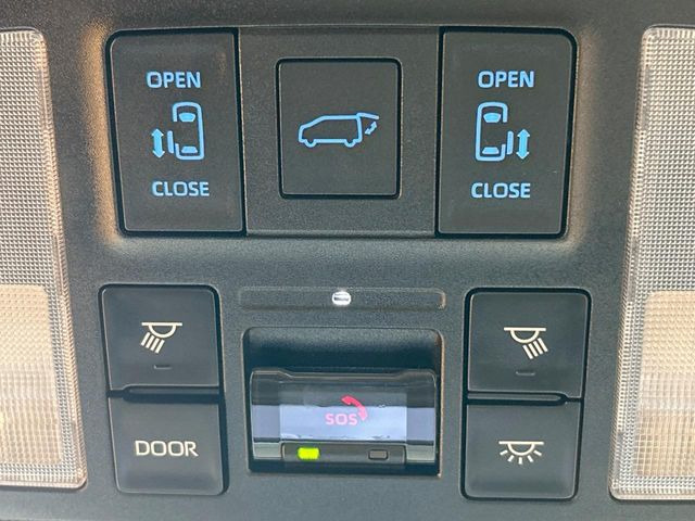 【両側パワースライドドア】スマートキーや運転席のスイッチで後席両側スライドドアの開閉が可能♪電動だから力を入れてドアを開ける必要が無く、小さなお子様でも簡単に開け閉めでき快適です♪