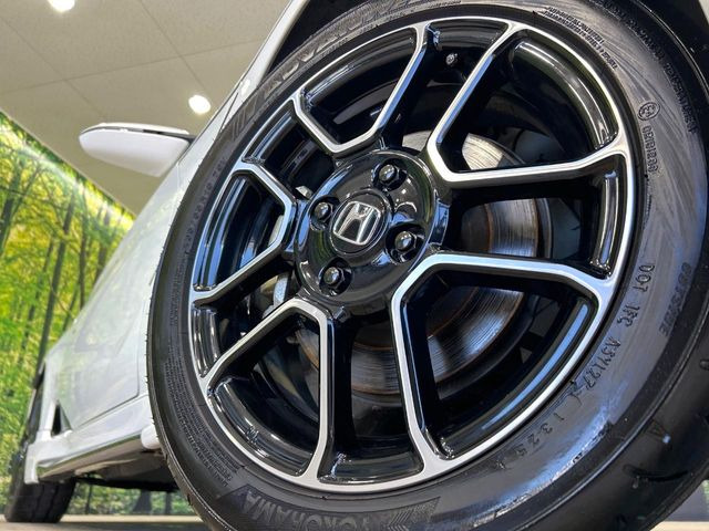 �y����16�C���`�A���~�z�C�[���z�O�ςɃ}�b�`���������A���~�z�C�[���𑕒����Ă���܂��B�e��ЊO�A���~�z�C�[����A�X�^�b�h���X�^�C�����戵�����Ă���܂��B���񂲑��k����������