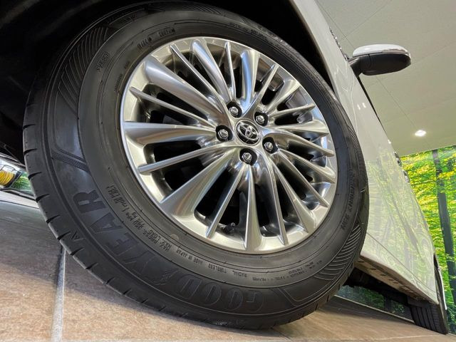 �y����17�C���`�A���~�z�C�[���z�O�ςɃ}�b�`���������A���~�z�C�[���𑕒����Ă���܂��B�e��ЊO�A���~�z�C�[����A�X�^�b�h���X�^�C�����戵�����Ă���܂��B���񂲑��k����������