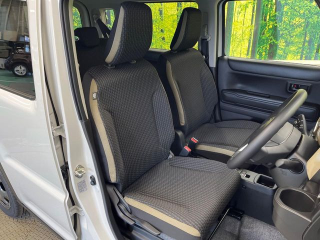 運転席シート廻りは使用感も少なく、良好な状態となっています。丁寧に使われていたことがよくわかりますね。