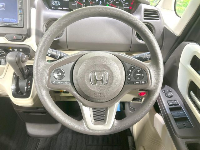 【ステアリングスイッチ】運転中、前方から目線をそらすことなく、オーディオ等の操作が可能な便利機能!安心&快適なドライブを演出してくれます♪