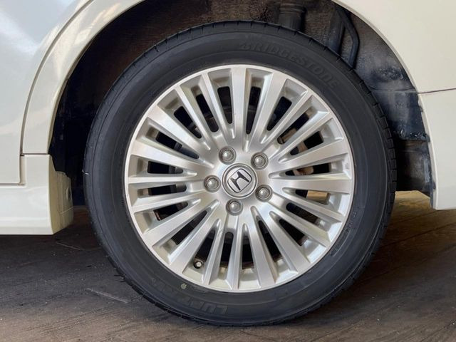 �y����17�C���`�A���~�z�C�[���z�O�ςɃ}�b�`���������A���~�z�C�[���𑕒����Ă���܂��B�e��ЊO�A���~�z�C�[����A�X�^�b�h���X�^�C�����戵�����Ă���܂��B���񂲑��k����������