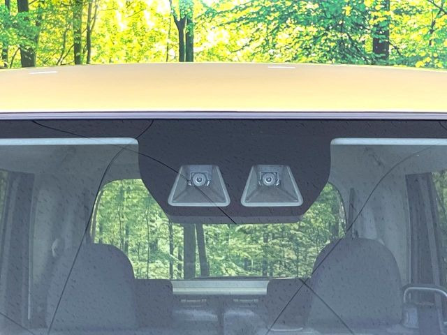【スマートアシスト】走行中に前方の車両等を認識し、衝突しそうな時は警報とブレーキで衝突回避と被害軽減をアシスト。より安全にドライブをお楽しみいただけます。