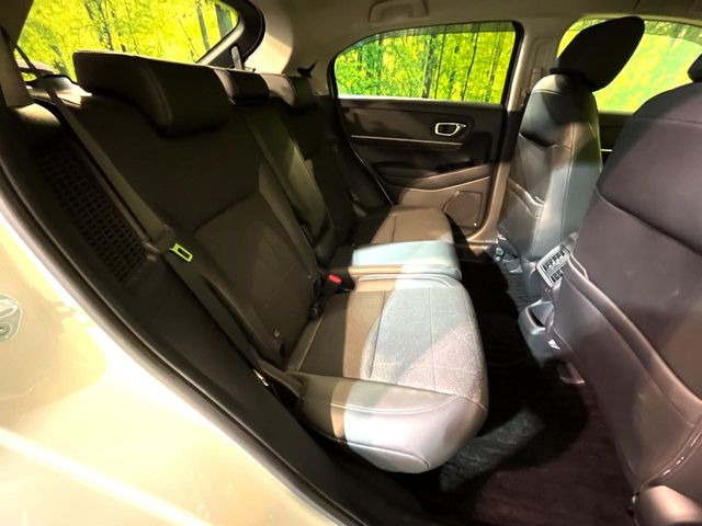 後部座席も気になるようなキズ・汚れやへたり等、大きなダメージはなく、良好な状態です。