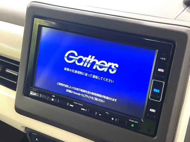 【純正ナビ】人気の純正ナビを装備しております。ナビの使いやすさはもちろん、オーディオ機能も充実!キャンプや旅行はもちろん、通勤や買い物など普段のドライブも楽しくなるはず♪