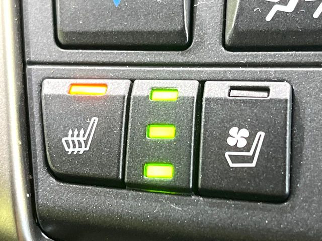 【シートヒーター&ベンチレーション】夏場は涼しい風でお尻や背中の熱やムレを防ぎ、冬はエアコンよりも早く温まってポカポカに!季節を問わず快適に過ごせます。