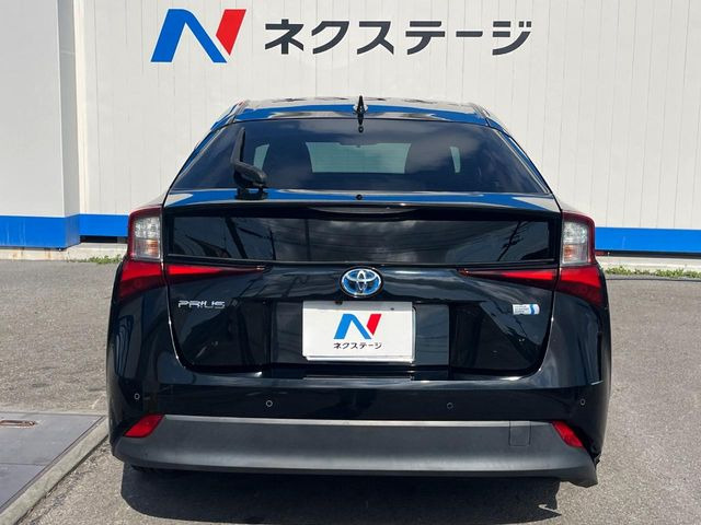 安心の最長10年・走行無制限保証(有償)をご用意。保証内容も充実はもちろん、無料点検&オイル交換や、年中無休の全国・24時間ロードサービスも付帯されておりますのでご安心下さい。