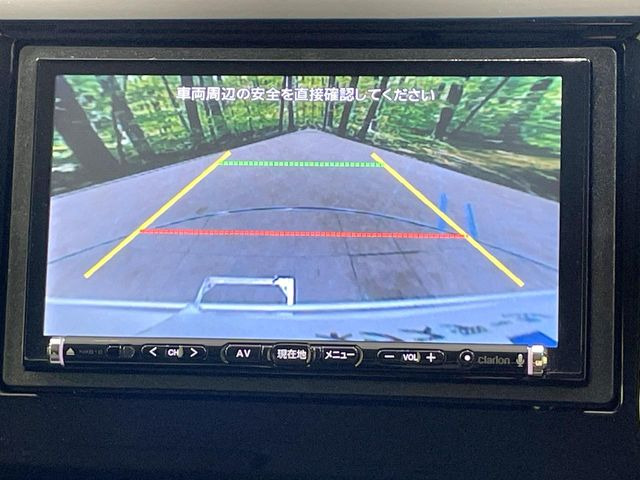 【バックカメラ】駐車時に後方がリアルタイム映像で確認できます。大型商業施設や立体駐車場での駐車時や、夜間のバック時に大活躍!運転スキルに関わらず、今や必須となった装備のひとつです!