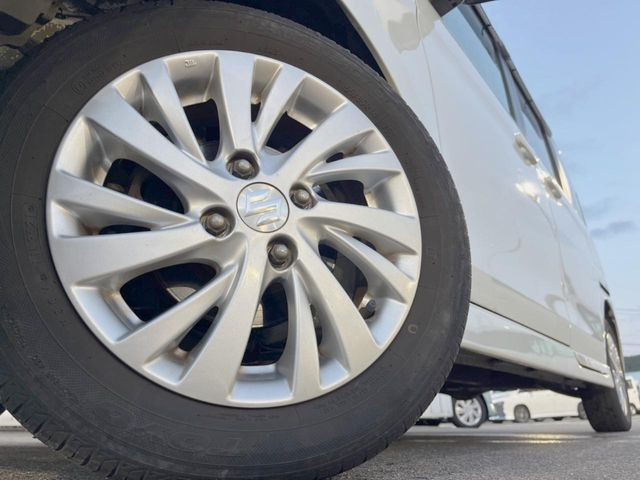 �y�����A���~�z�C�[���z�O�ςɃ}�b�`���������A���~�z�C�[���𑕒����Ă���܂��B�e��ЊO�A���~�z�C�[����A�X�^�b�h���X�^�C�����戵�����Ă���܂��B���񂲑��k����������