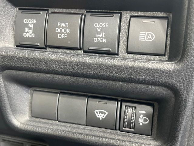 【両側パワースライドドア】スマートキーや運転席のスイッチで後席両側スライドドアの開閉が可能♪電動だから力を入れてドアを開ける必要が無く、小さなお子様でも簡単に開け閉めでき快適です♪