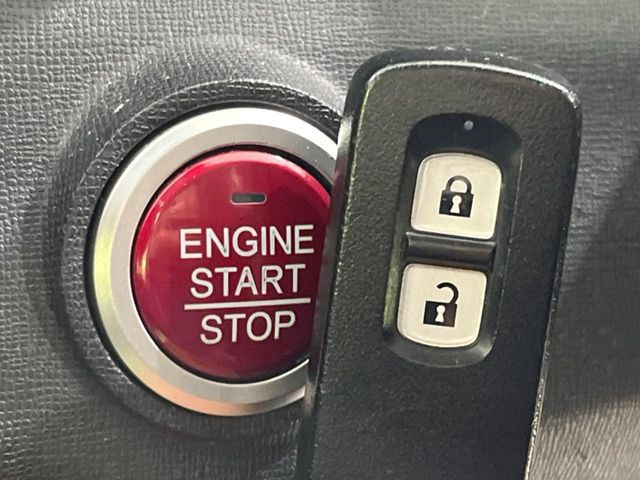 �yHonda�X�}�[�g�L�[�z�J�o����|�P�b�g�ɓ��ꂽ�܂܂ł��h�A�̎{���E�������\�ȃX�}�[�g�L�[�𑕔��B�G���W���̃I���E�I�t�����J�M�����o���K�v����������Ƃ��Ă��֗��ł���